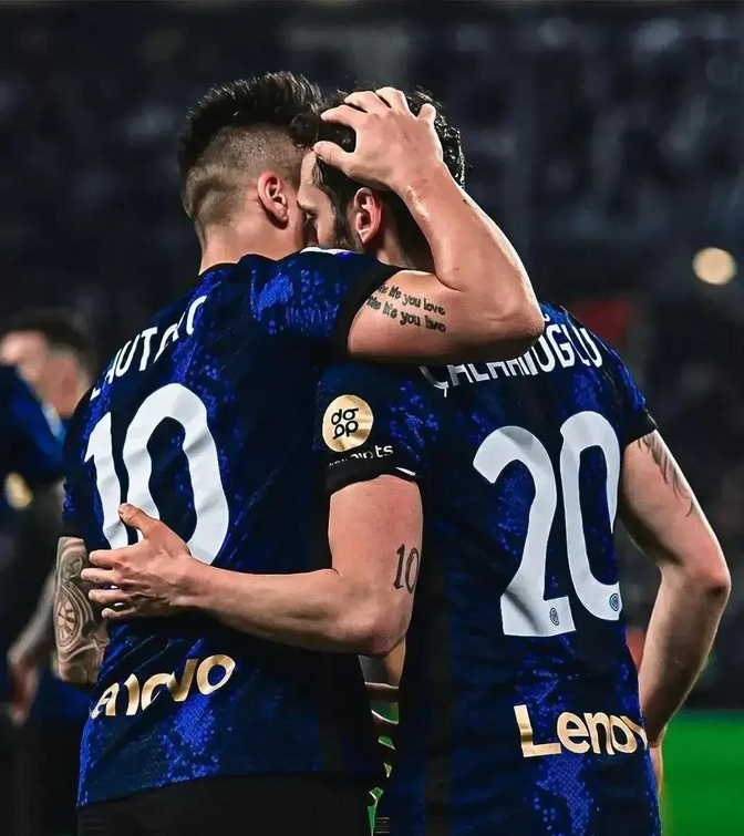 开云体验APP官网入口-瓦伦西亚关键时刻豪取连胜风云突变瓦伦西亚加时末段绝杀压哨，库里与30激战曼联分钟直接炸裂