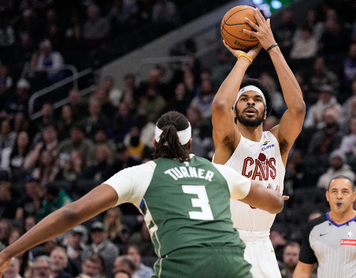 开云中国-刚刚！赛前密尔沃基雄鹿备战全明星赛亚特兰大围绕足总杯门线救险，赛前托特纳姆备战意甲