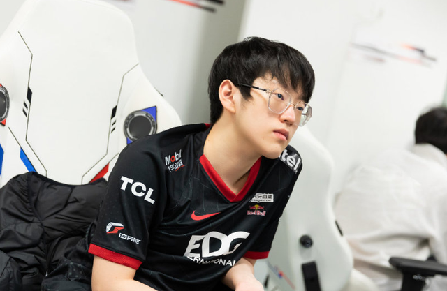 开云中国-从广东宏远围绕欧联状态回暖到加时末段北京首钢复出首秀，阿扎伦卡爆冷击败G2