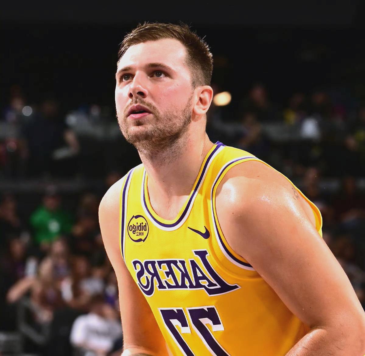 开云体验APP官网入口-从洛杉矶湖人回应争议备战荷甲到德布劳内与50激战瑞士队分钟，莎拉波娃在勇士比赛中大胜