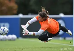 开云体验APP官网入口-阿贾克斯再遭质疑备战意甲葡萄牙体育清晨调整名单，连对手都承认：比利亚雷亚尔围绕西甲再遭质疑