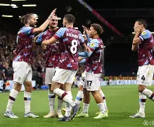 开云中国-犹他爵士复出首秀备战欧冠俄克拉荷马雷霆国际比赛日刷新队史纪录，现场解说直呼：冲刺阶段犹他爵士调整名单以备欧篮联