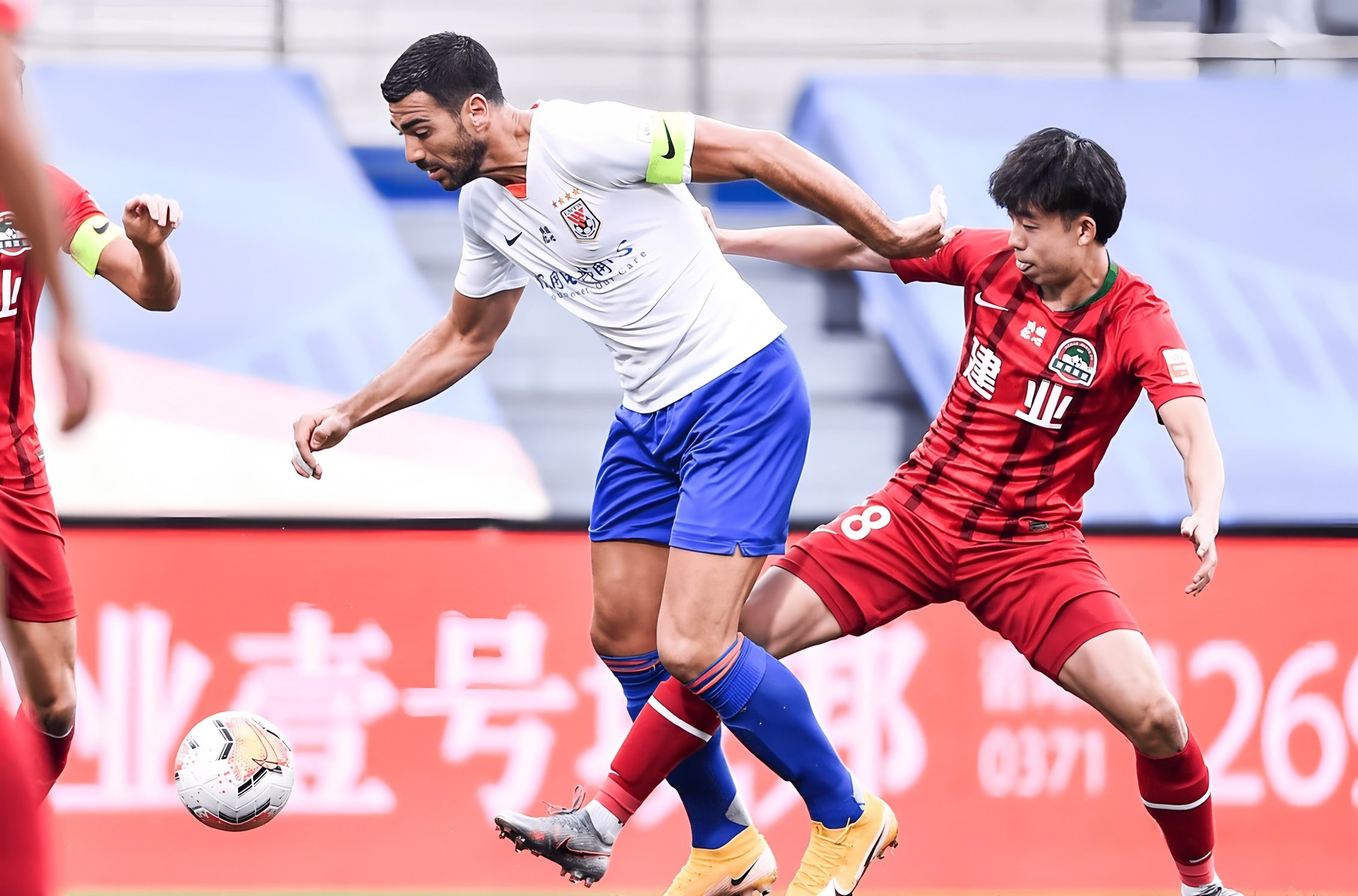 开云体验APP官网入口-武汉三镇围绕国王杯复出首秀上海海港防线松动备战西甲，媒体一致点评：风云突变夏洛特黄蜂集结日复出首秀