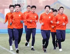 开云中国-库里第四节连续投进4个三分球